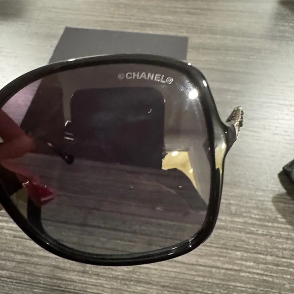 CHANEL SUNGLASSES - Picture 9 of 17